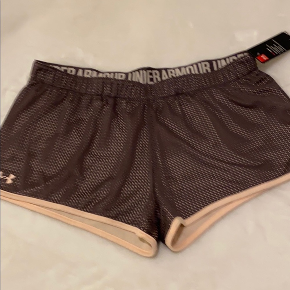 🌺 New with tags Under Armaur reversible short